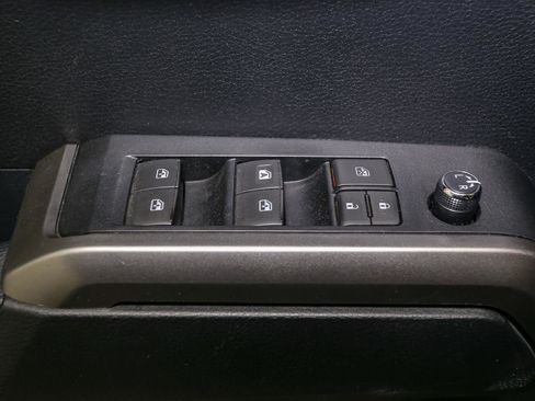 Used 2017 Toyota Tacoma SR5 image 36