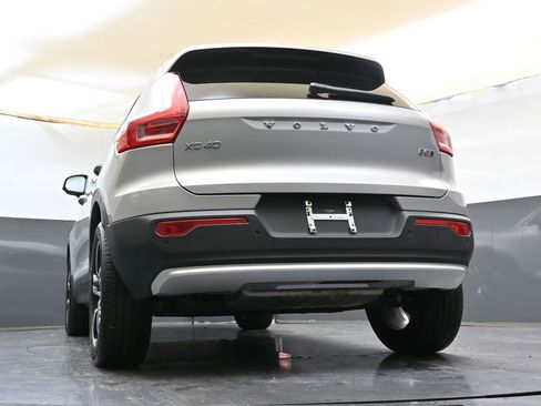 Certified 2025 Volvo XC40 B5 Core image 32