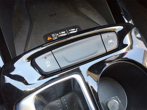 Certified 2024 Chevrolet Trax ACTIV w/ Sunroof Package image 35