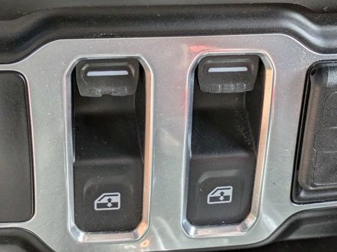 Used 2020 Jeep Wrangler Sport AWD/4WD image 25