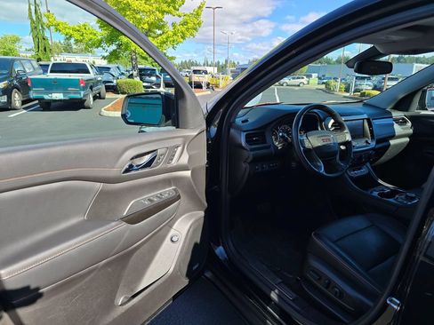 Used 2022 GMC Acadia AT4 w/ Technology Package AWD/4WD image 7