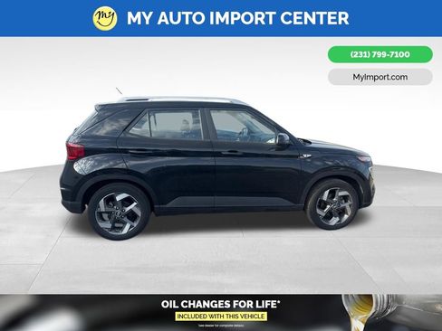 Used 2025 Hyundai Venue SEL FWD image 4