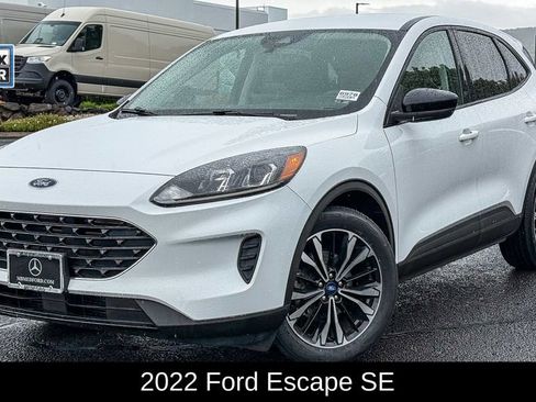 Used 2022 Ford Escape SE w/ SE Sport Appearance Package FWD image 1