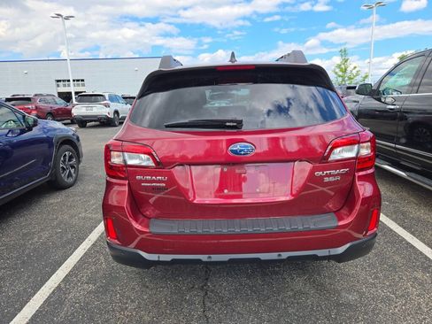 Used 2017 Subaru Outback 3.6R Limited AWD/4WD image 3