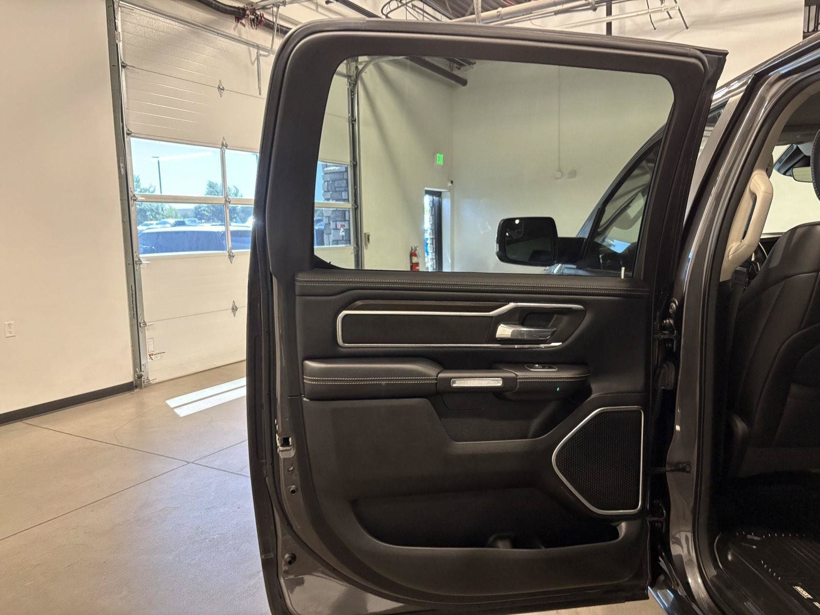 Used 2022 RAM 1500 Laramie AWD/4WD image 34