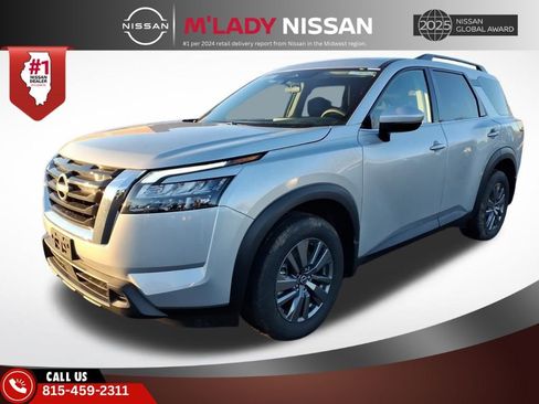 New 2025 Nissan Pathfinder SV image 3