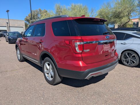 Used 2016 Ford Explorer XLT image 4