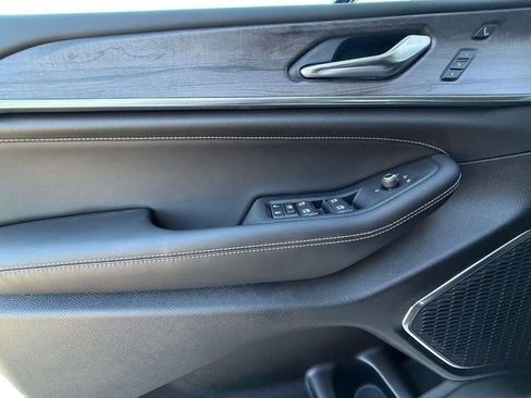 New 2025 Jeep Grand Cherokee Overland w/ Luxury Tech Group IV AWD/4WD image 17