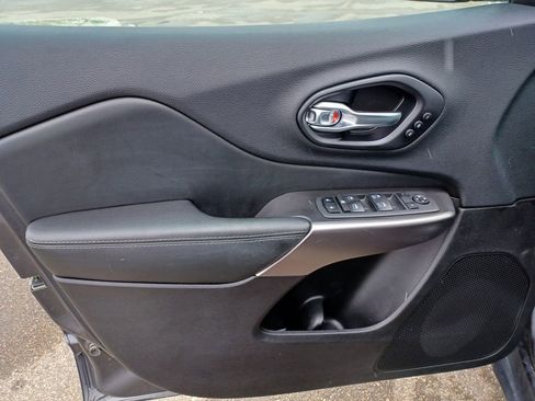 Used 2020 Jeep Cherokee Limited image 11