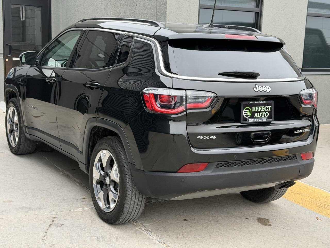 Used 2018 Jeep Compass Limited w/ Navigation Group AWD/4WD image 8