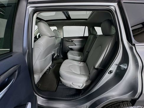 Certified 2025 Toyota Highlander Platinum AWD/4WD image 25