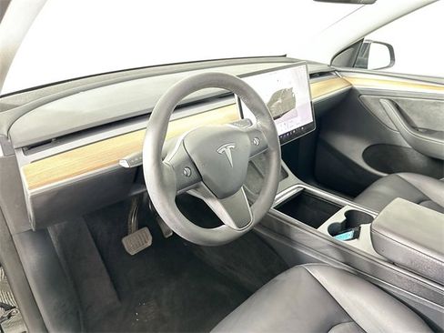 Used 2023 Tesla Model Y Long Range image 18