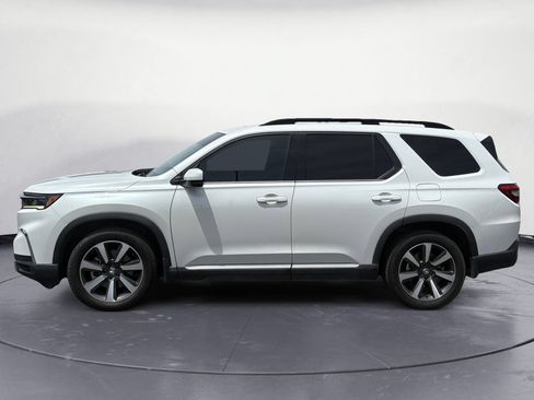 Used 2023 Honda Pilot Touring image 2