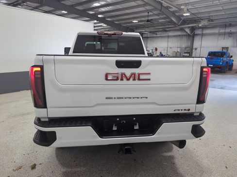 Used 2024 GMC Sierra 2500 AT4 w/ Technology Package image 4