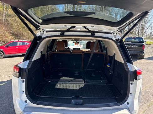 Used 2025 Nissan Pathfinder Platinum w/ Black Appearance Package AWD/4WD image 44