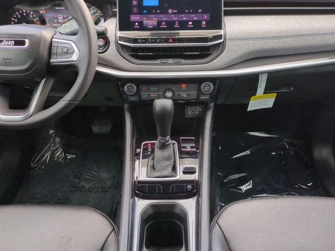 Used 2024 Jeep Compass Latitude AWD/4WD image 18