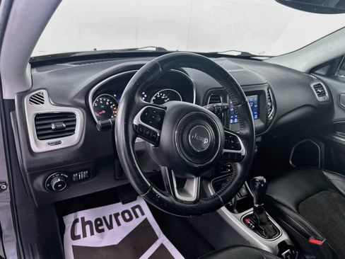 Used 2017 Jeep Compass Latitude w/ Popular Equipment Group AWD/4WD image 9