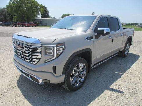 New 2026 GMC Sierra 1500 Denali w/ Denali Reserve Package AWD/4WD image 12