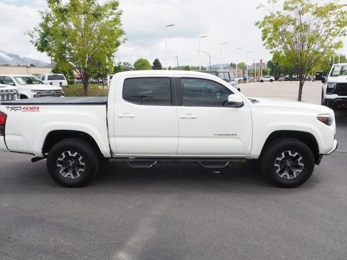 Used 2021 Toyota Tacoma TRD Off-Road w/ Technology Package AWD/4WD image 4