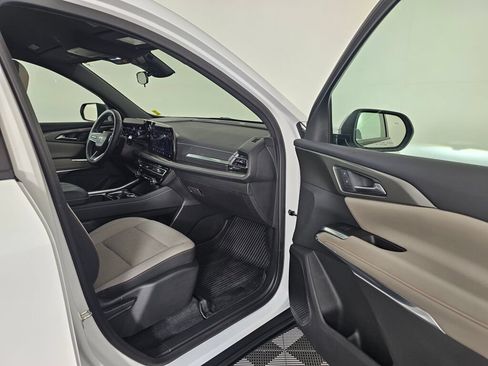 Used 2025 Chevrolet Traverse LT w/ Driver Confidence Package FWD image 37