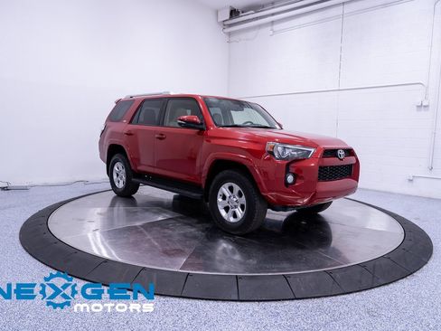 Used 2018 Toyota 4Runner SR5 Premium image 2