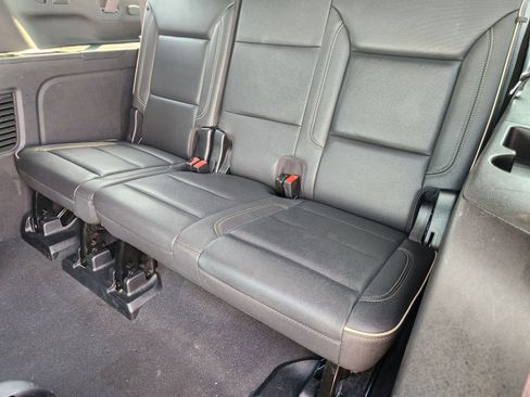 Used 2023 Chevrolet Suburban Premier image 32