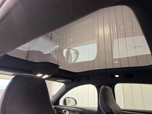 Used 2022 Volvo C40 P8 Recharge Ultimate image 14