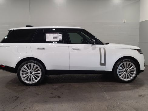 New 2026 Land Rover Range Rover SE image 13