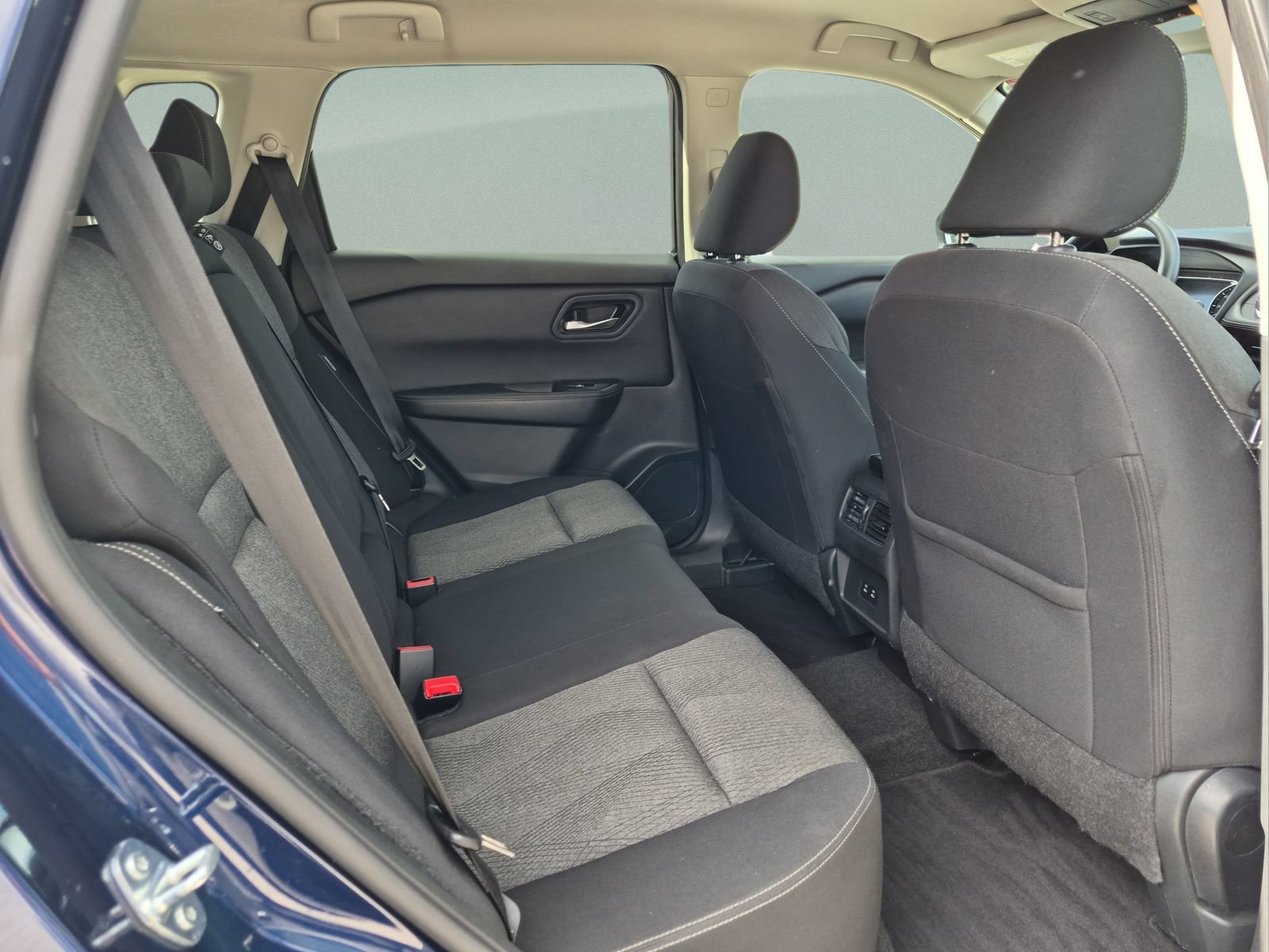Used 2024 Nissan Rogue SV FWD image 18