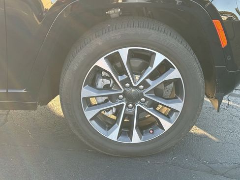 Used 2023 Jeep Grand Cherokee Overland w/ Advanced Protech Group III image 9