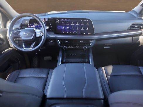 Used 2025 Chevrolet Suburban Z71 image 26