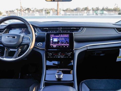 New 2025 Jeep Grand Cherokee L Altitude image 13