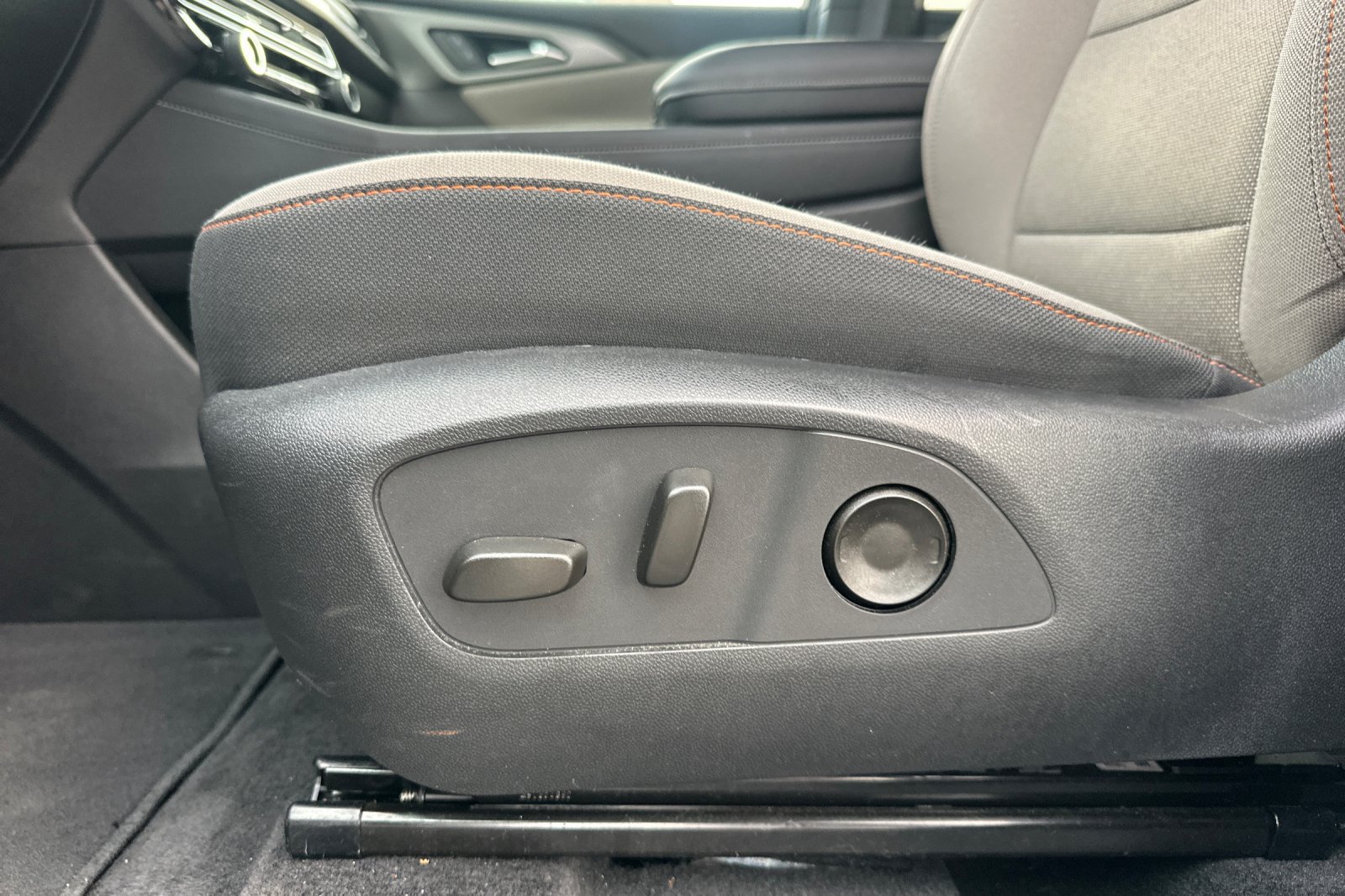 Used 2026 Chevrolet Traverse LT w/ Driver Confidence Package FWD image 13