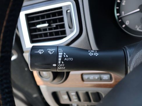 Used 2021 Nissan Titan Platinum Reserve w/ Moonroof Package image 33