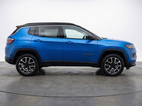 Used 2025 Jeep Compass Trailhawk AWD/4WD image 8
