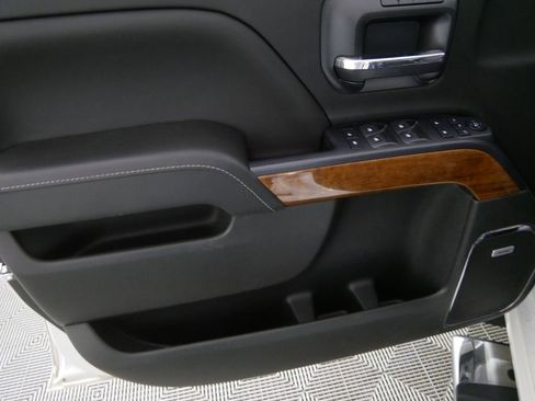 Used 2018 Chevrolet Silverado 1500 High Country image 15