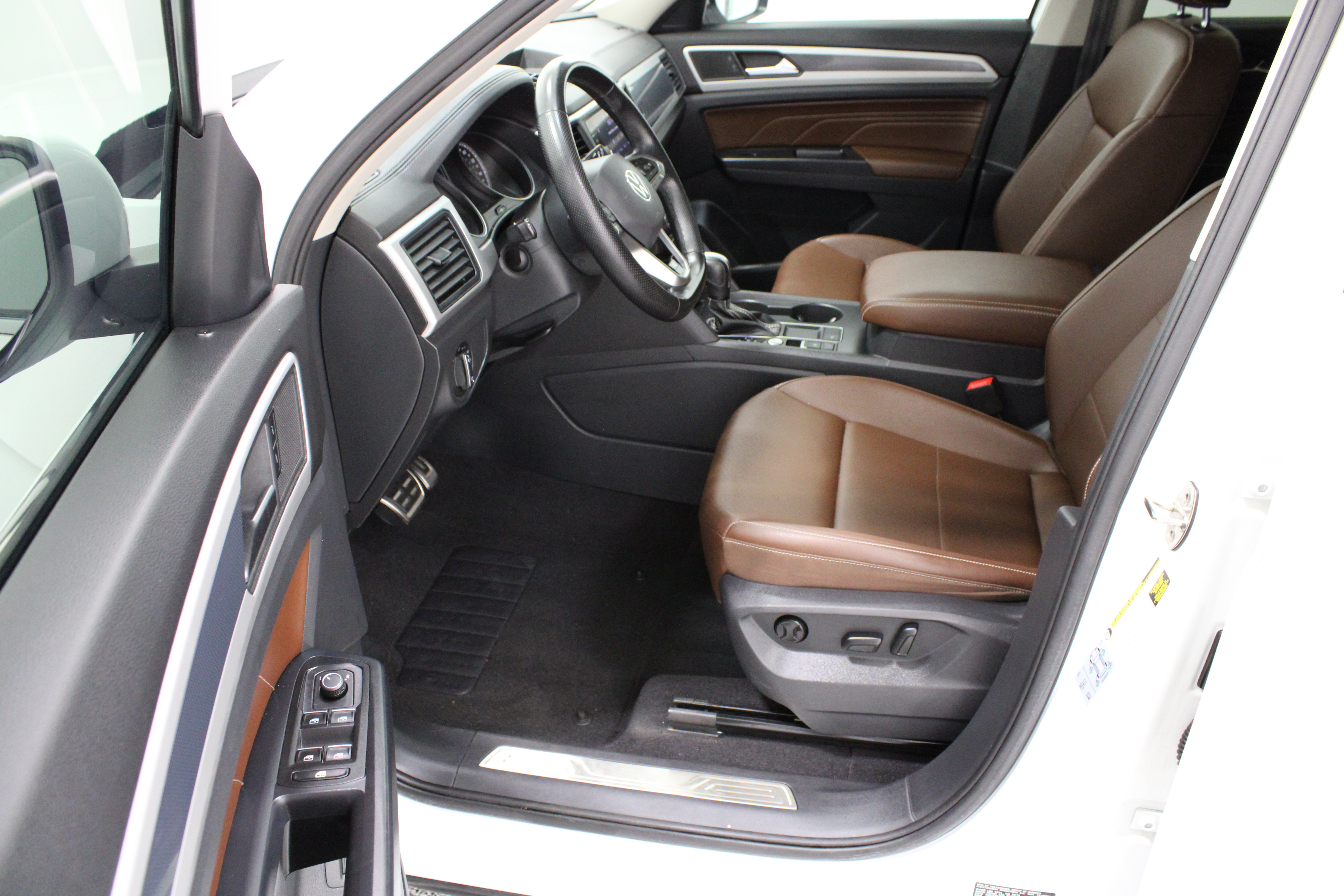 Used 2021 Volkswagen Atlas SE w/ Panoramic Sunroof Package FWD image 14