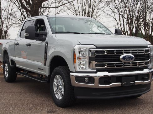 New 2026 Ford F250 XLT w/ FX4 Off-Road Package AWD/4WD image 1