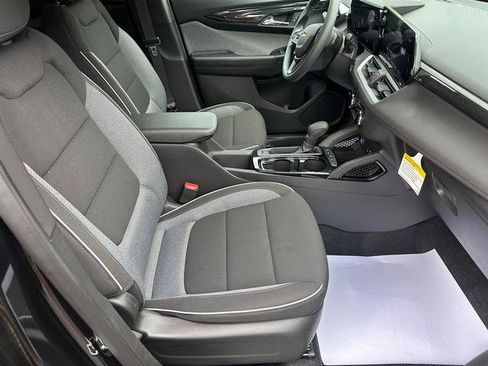 Used 2025 Chevrolet TrailBlazer LS w/ LS Convenience Package image 11