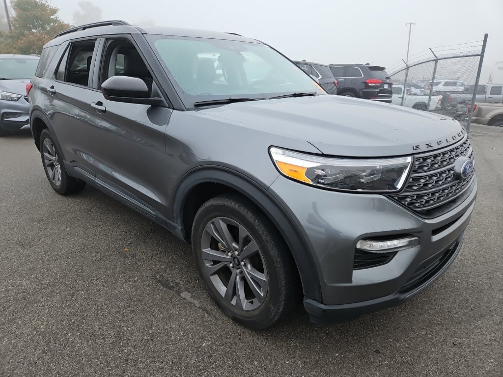 Used 2024 Ford Explorer XLT w/ Equipment Group 202A AWD/4WD image 2