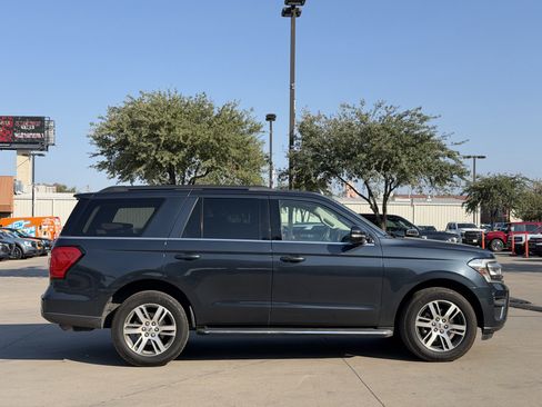 Used 2022 Ford Expedition XLT RWD image 3