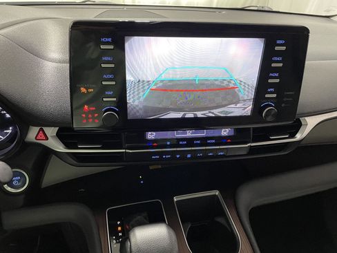 Used 2021 Toyota Sienna LE w/ LE Plus Package image 24