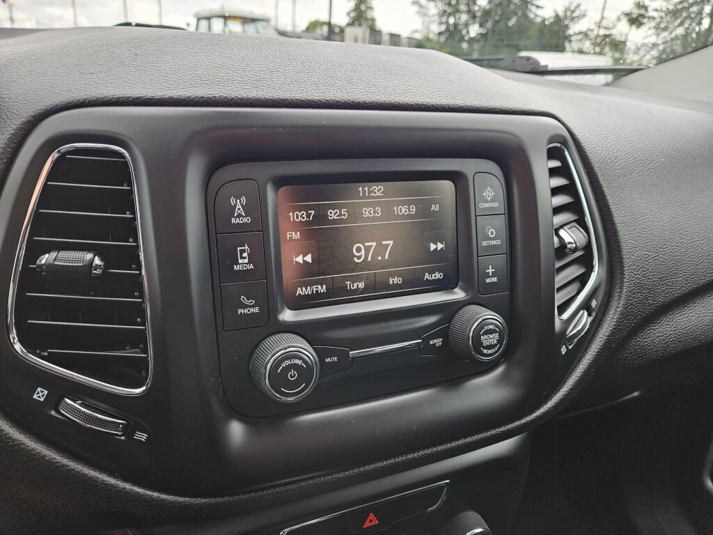 Used 2018 Jeep Compass Latitude AWD/4WD image 23