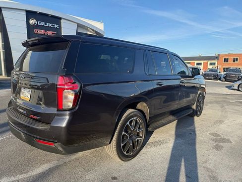 Used 2023 Chevrolet Suburban RST w/ Luxury Package image 3