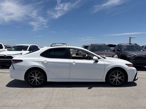 Used 2024 Toyota Camry SE FWD image 3