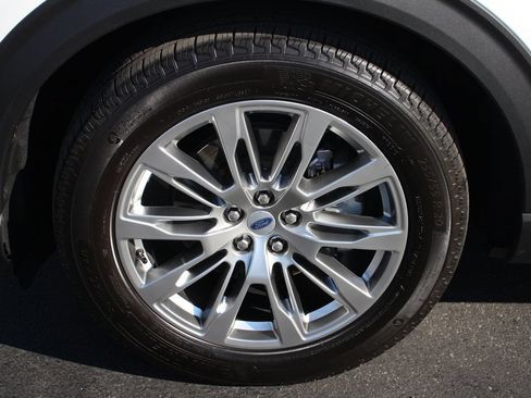 Certified 2025 Ford Explorer Platinum RWD image 14
