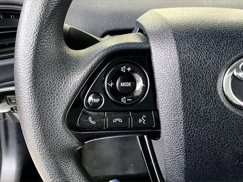 Used 2021 Toyota Prius LE image 10
