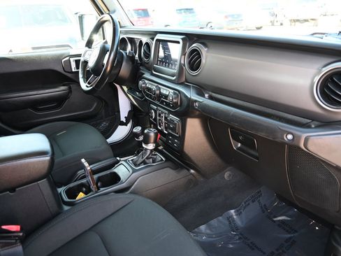 Used 2022 Jeep Gladiator Willys image 26