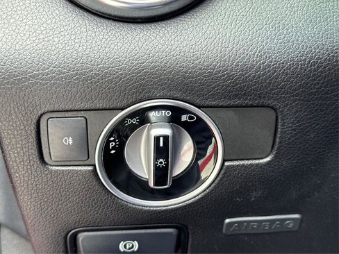 Used 2013 Mercedes-Benz SLK 250 image 18