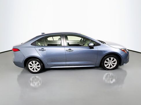 Used 2022 Toyota Corolla LE image 3